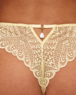Sale Tanga en dentee avec fi urex doré et bijou Tangas|Culottes En Dentelle