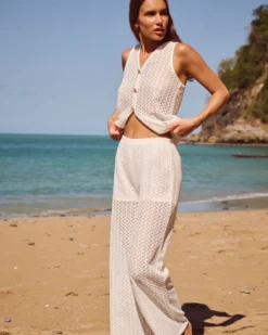 Discount Top débardeur crochet décoeté V avec bouton doré en fore de oei Tops|Tops De Plage